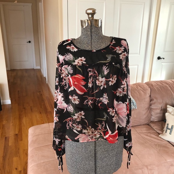 Tops - NEW WITH TAGS FLORAL PRINT BLOUSE